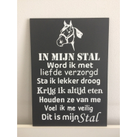 Tekstbord In deze stal