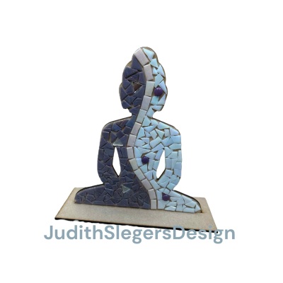 boeddha staand op standaard