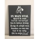 Tekstbord In deze stal